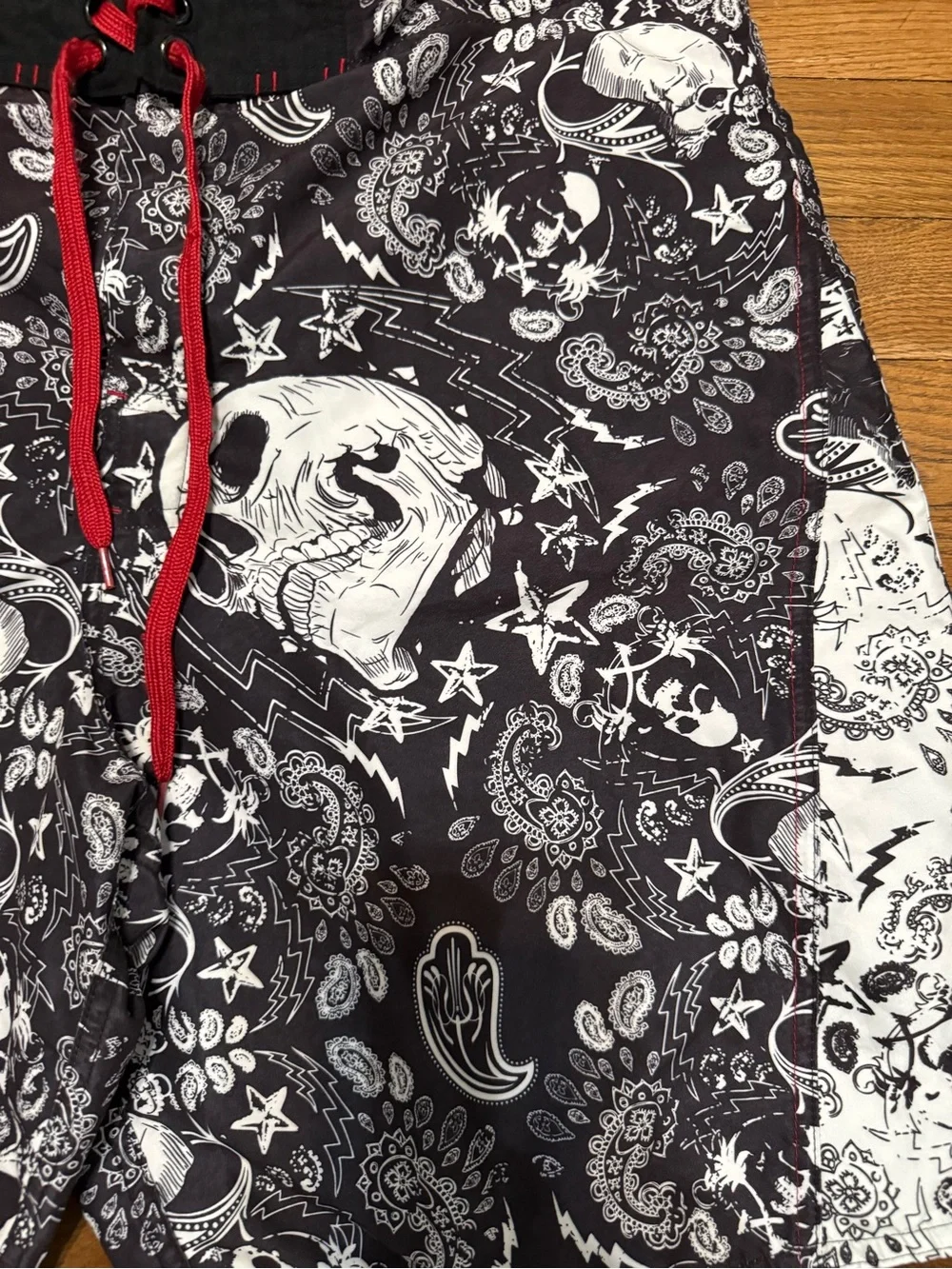 Joe Boxer Skull Board Shorts Men’s Size 36 Black White Paisley Swim Trunks Gothi